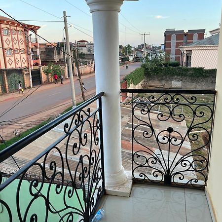 Appartement Moderne De 120M2 , Dote De Cameras De Surveying Et Situe A Maetur Nkomo, Un Quartier Residentiel Yaoundé Exterior foto