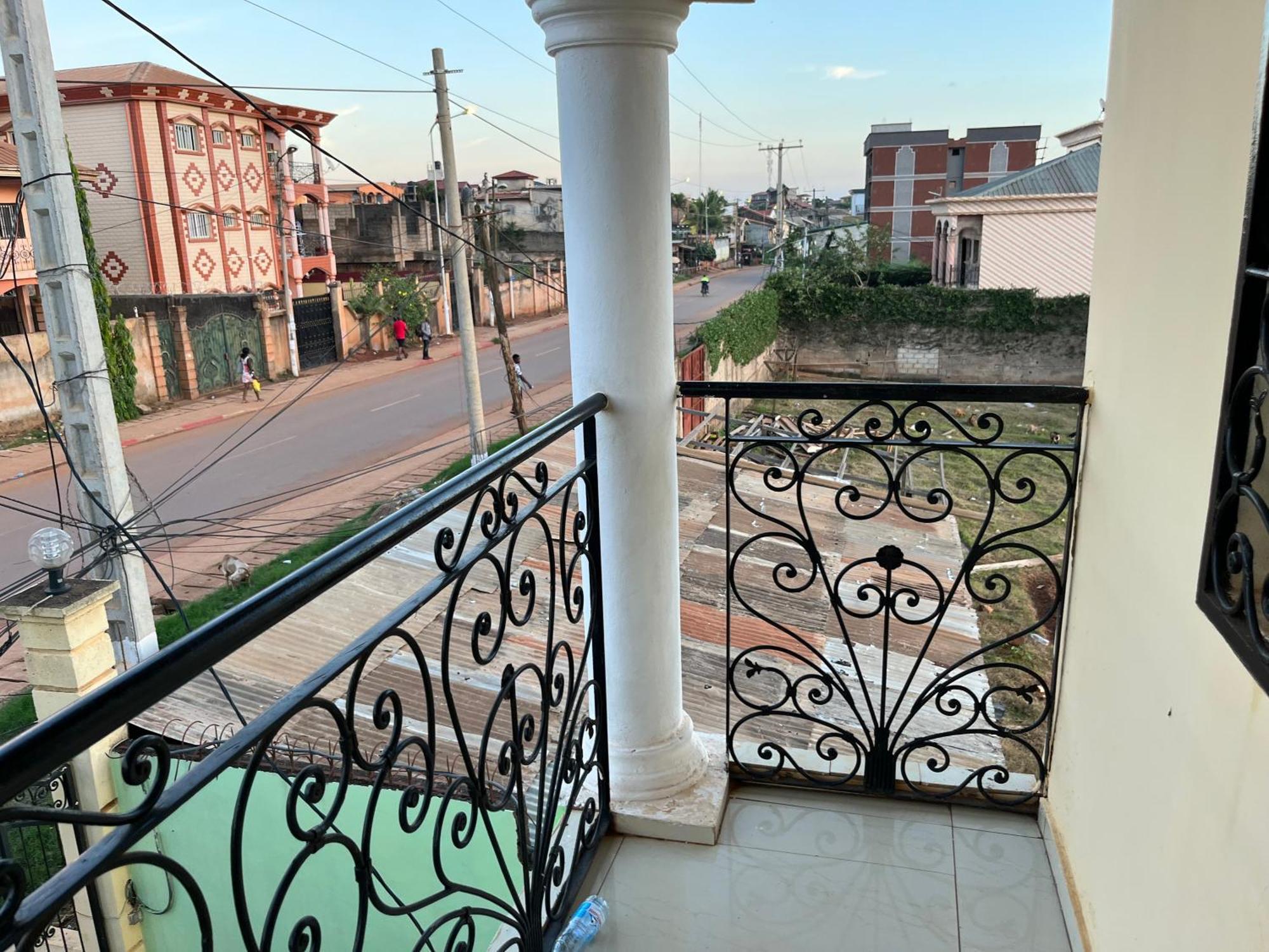 Appartement Moderne De 120M2 , Dote De Cameras De Surveying Et Situe A Maetur Nkomo, Un Quartier Residentiel Yaoundé Exterior foto