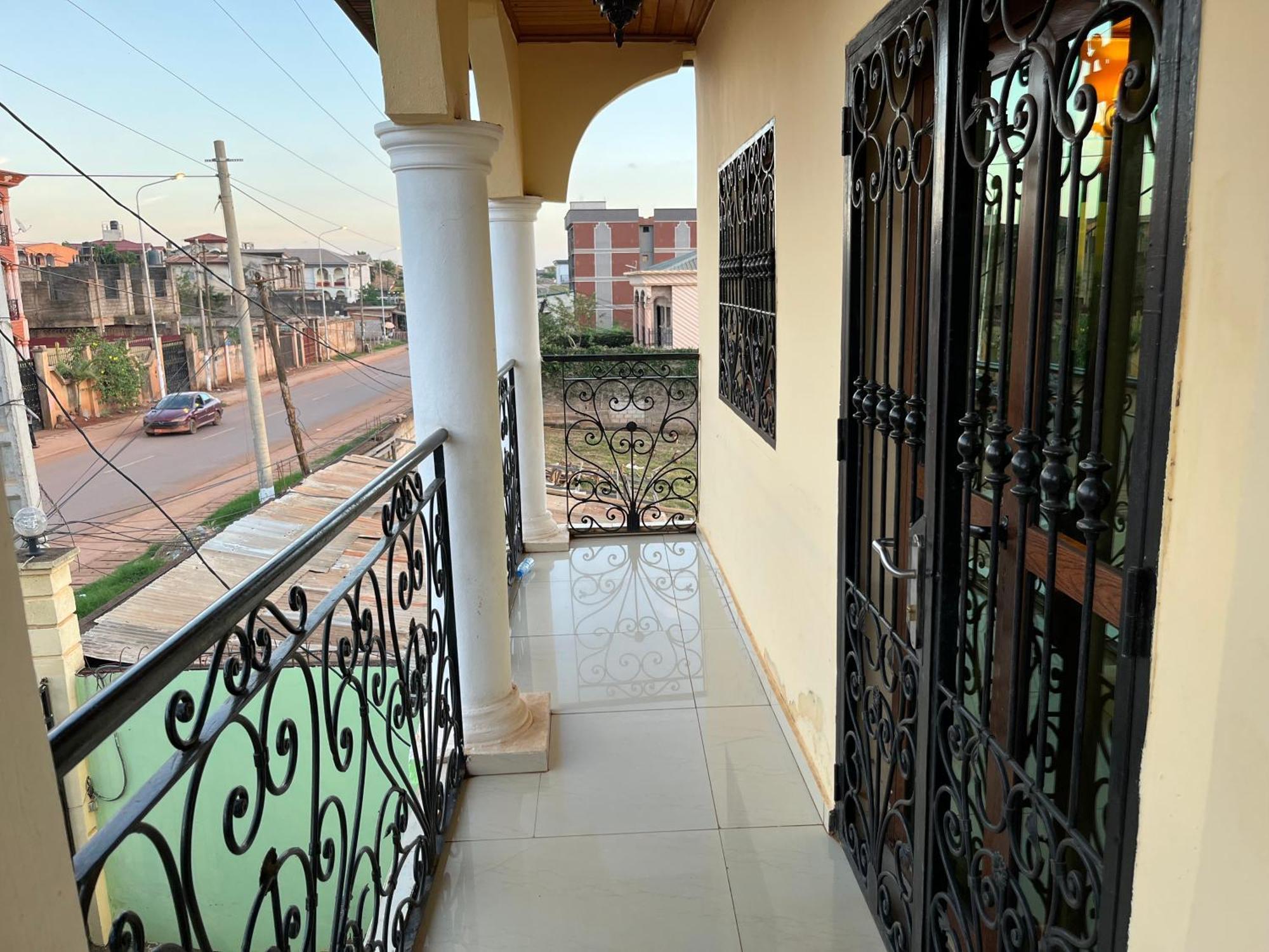 Appartement Moderne De 120M2 , Dote De Cameras De Surveying Et Situe A Maetur Nkomo, Un Quartier Residentiel Yaoundé Exterior foto