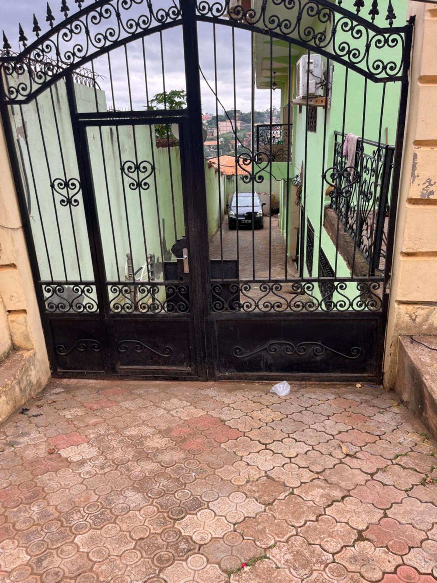 Appartement Moderne De 120M2 , Dote De Cameras De Surveying Et Situe A Maetur Nkomo, Un Quartier Residentiel Yaoundé Exterior foto