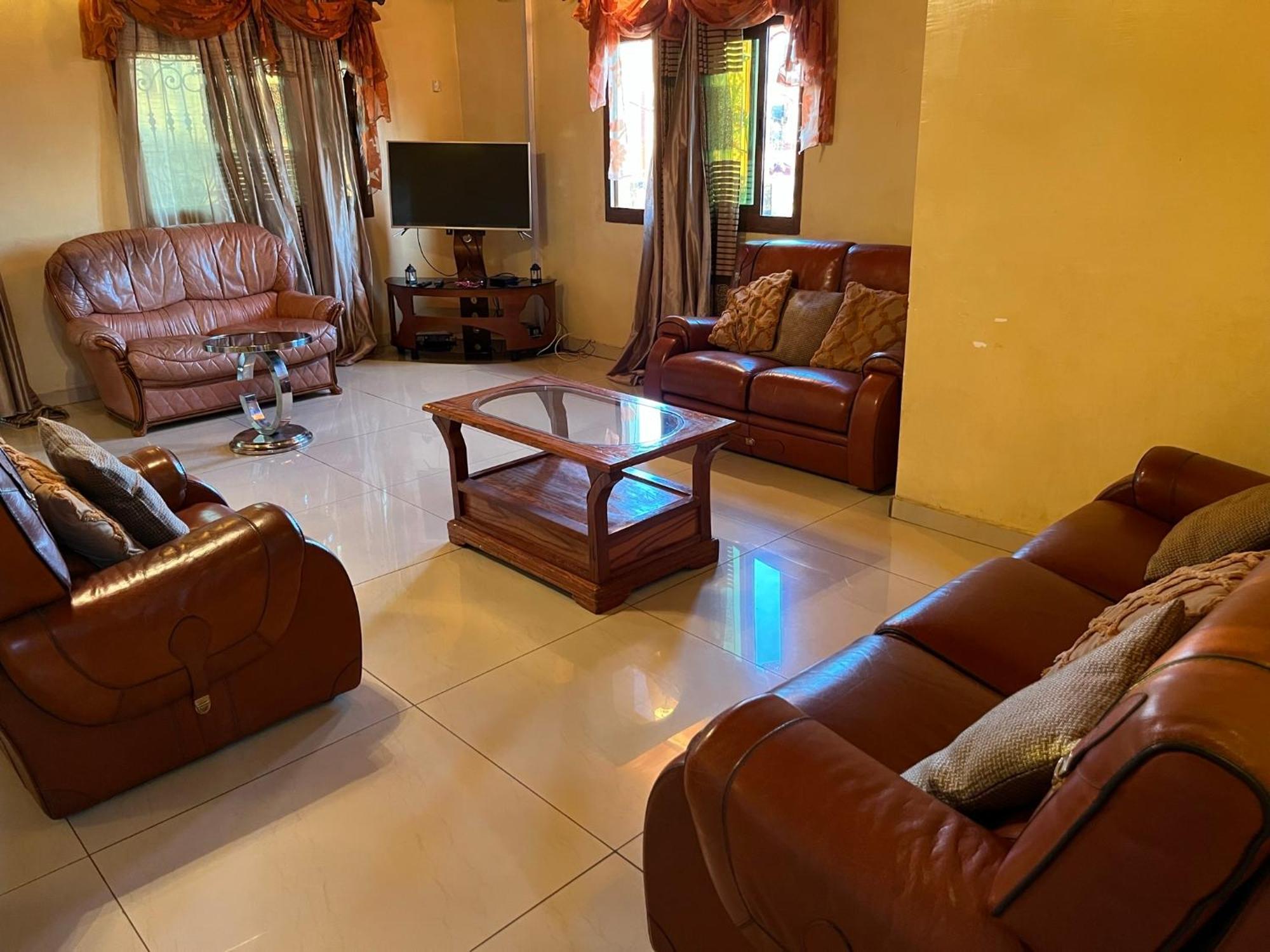 Appartement Moderne De 120M2 , Dote De Cameras De Surveying Et Situe A Maetur Nkomo, Un Quartier Residentiel Yaoundé Exterior foto